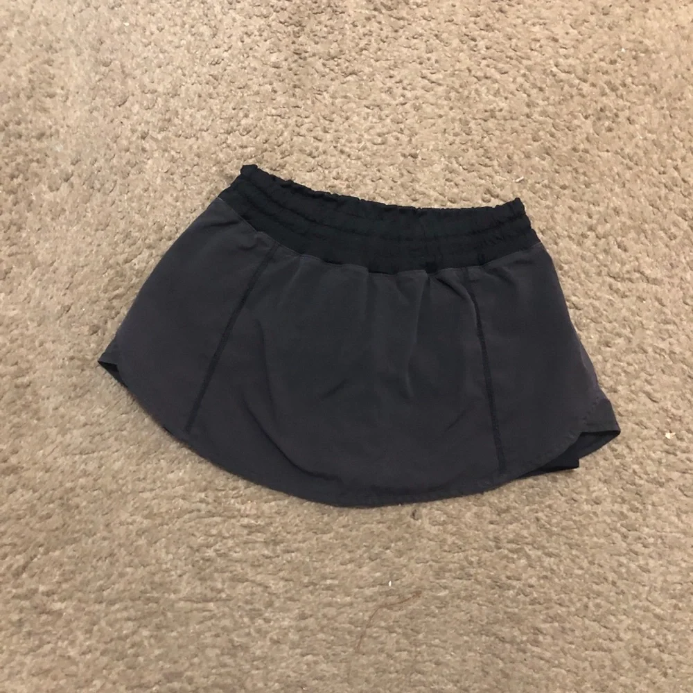 lululemon athletica Black Circle Skater Active Skirt/ skort Size 4